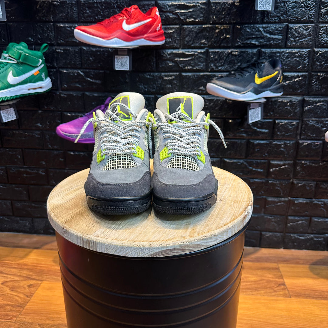 Air Jordan 4 Retro SE Neon 95 Gently Enjoyed Used Men 10 Jawns on Fire