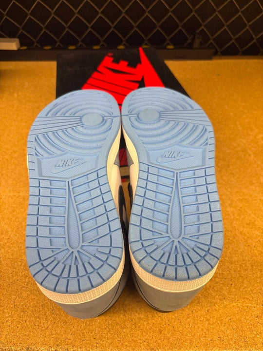 Air Jordan 1 Retro High OG &