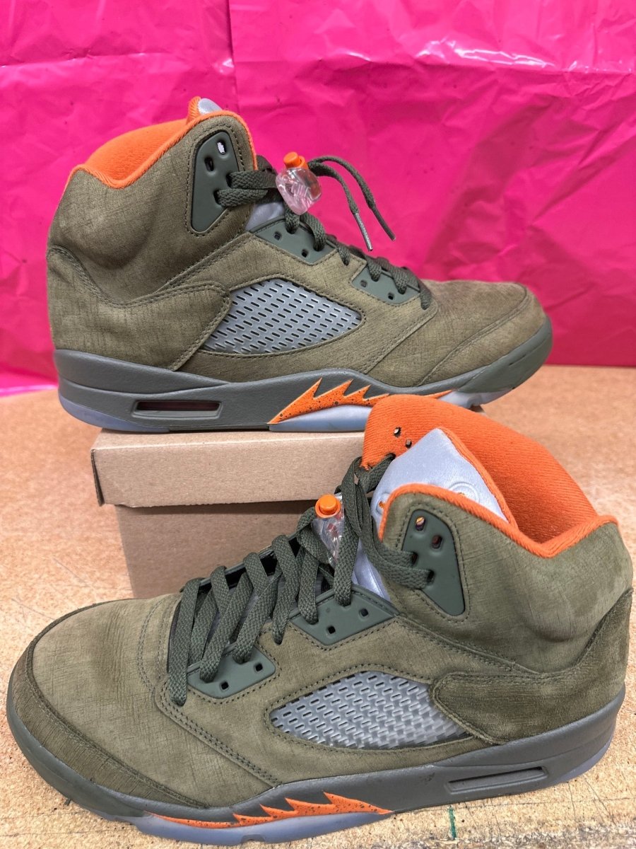 Air Jordan 5 Retro &
