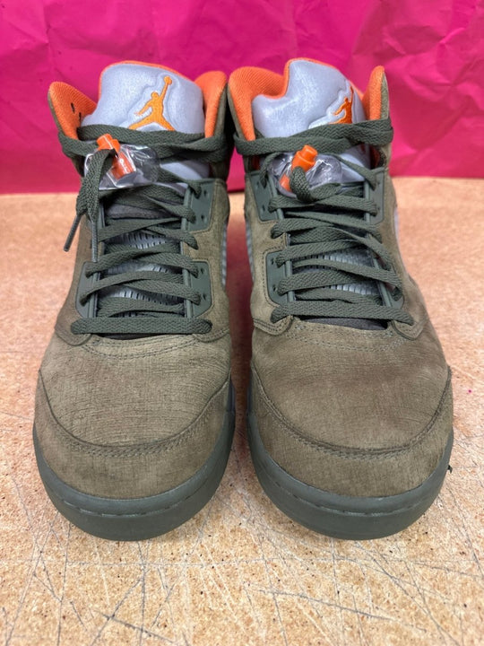 Air Jordan 5 Retro &