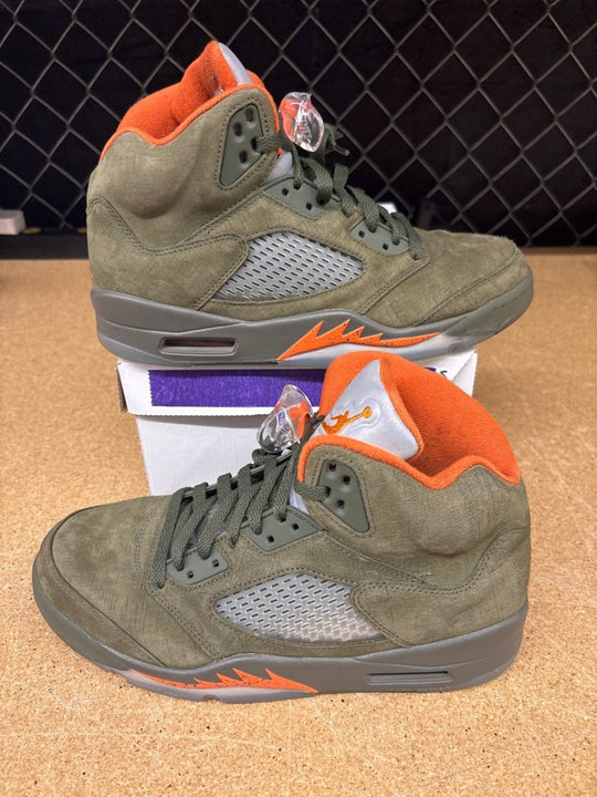 Air Jordan 5 Retro &