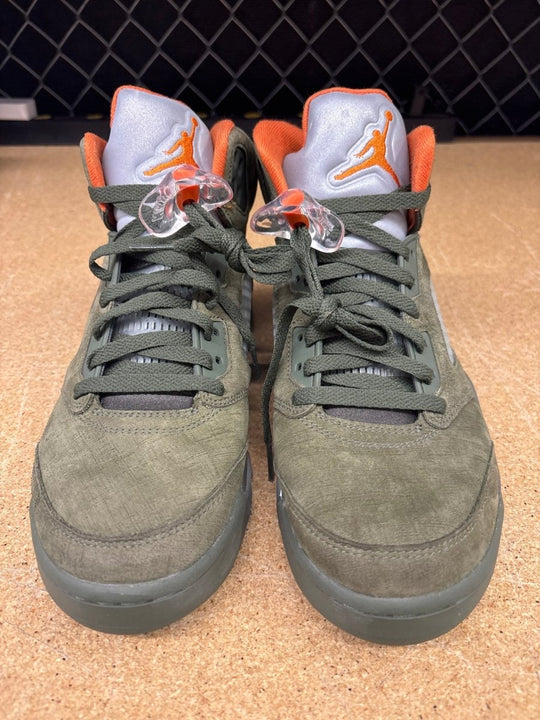 Air Jordan 5 Retro &