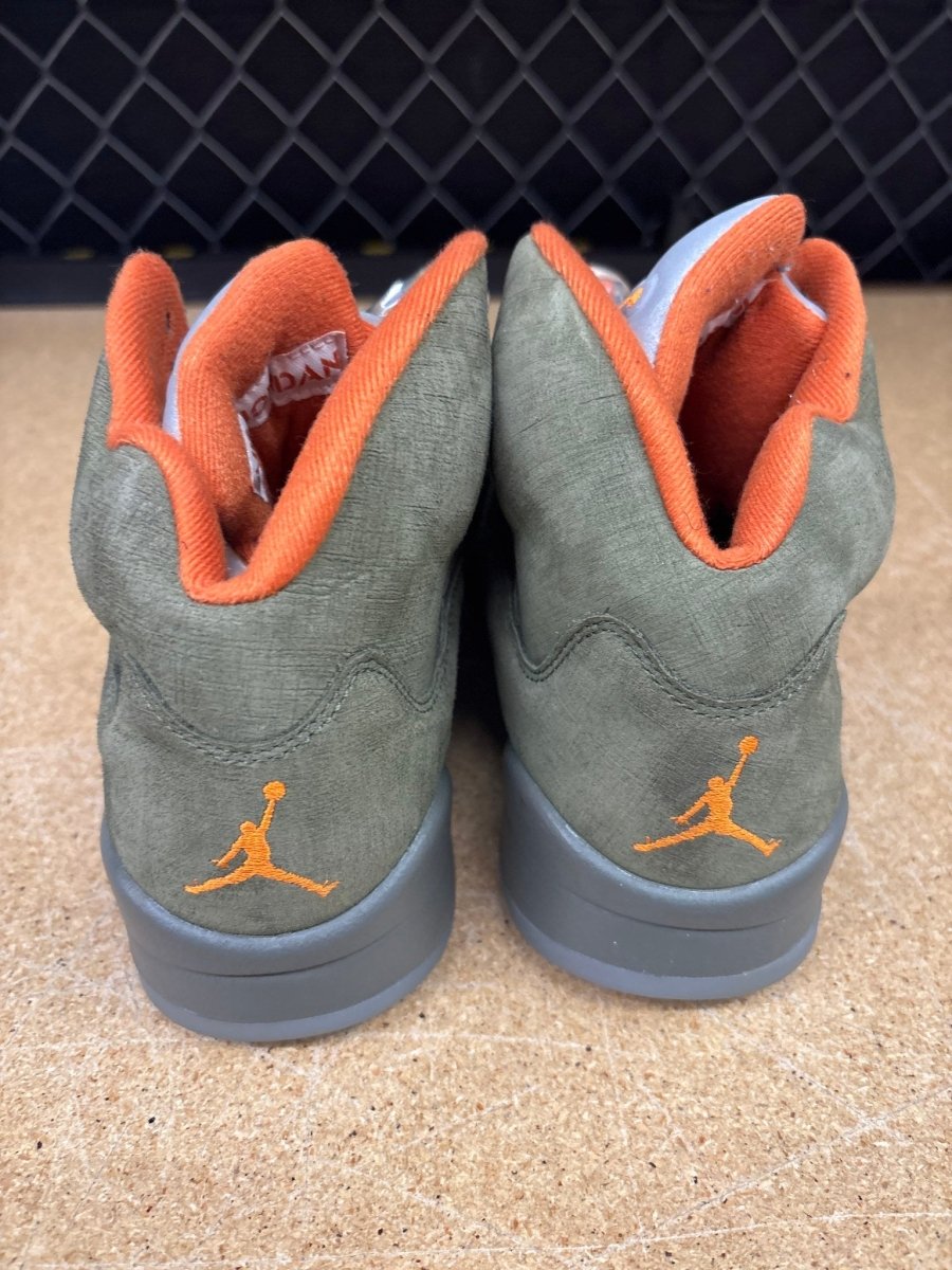 Air Jordan 5 Retro &