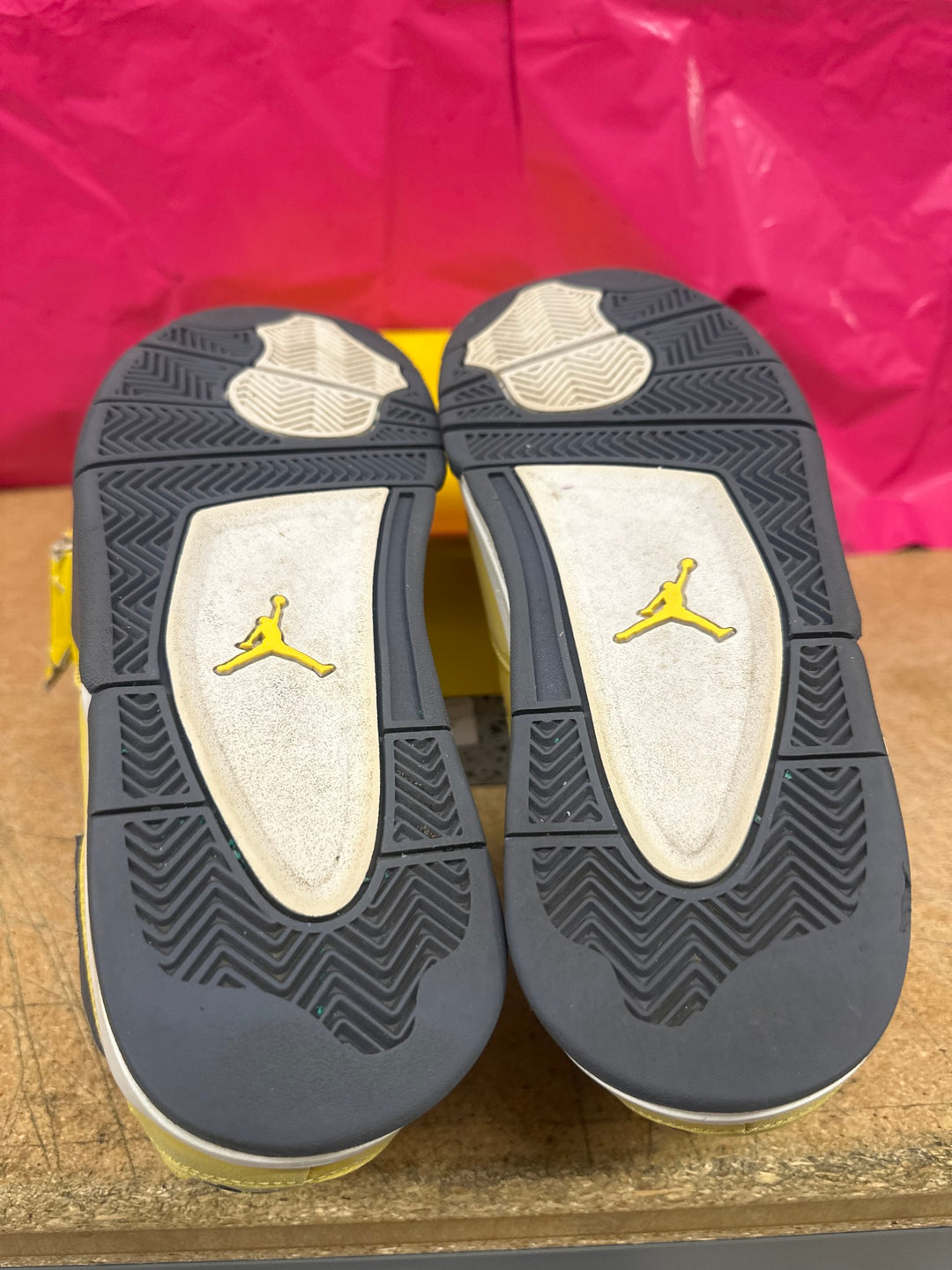 Jordan 4 Lightning Men 9 Used
