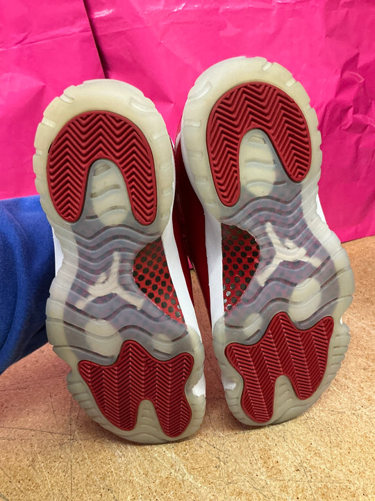 Jordan 11 Cherry Men 9.5 Used