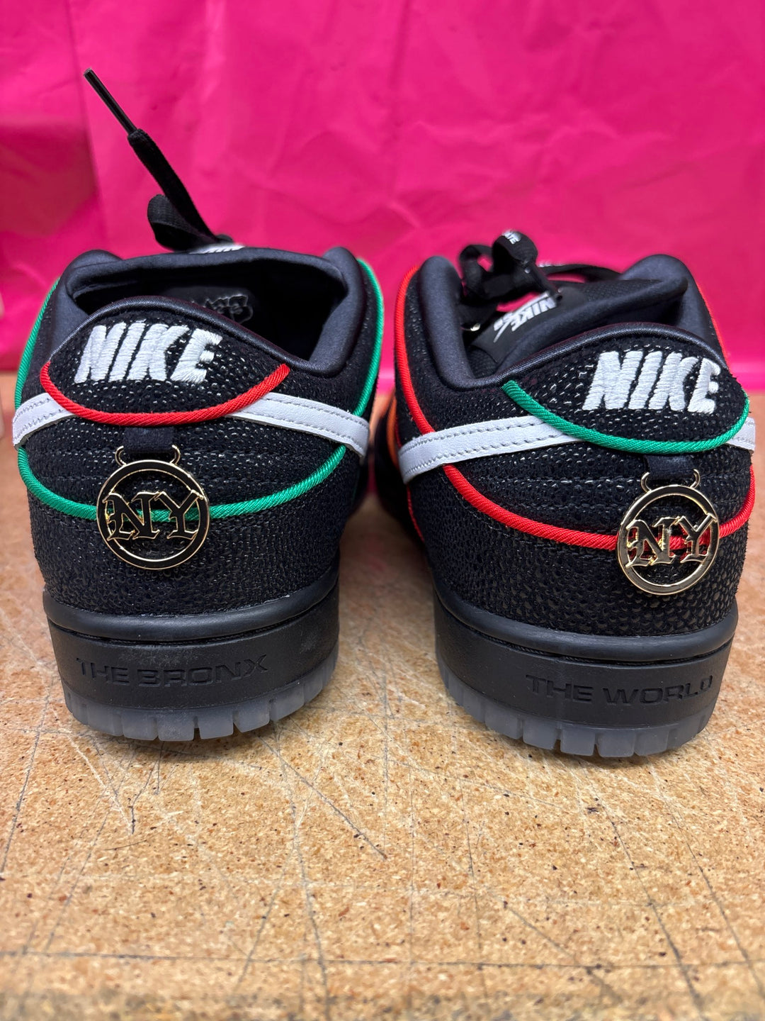 Nike Sb Dunk Low Bronx Girls Men 9 Used