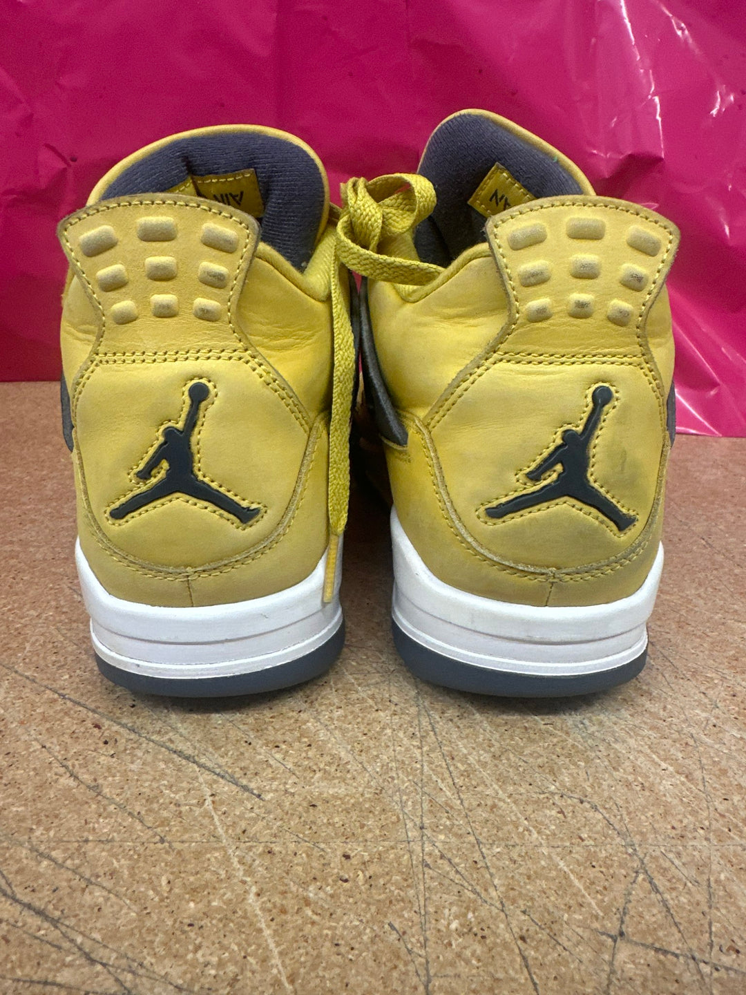 Jordan 4 Lightning Men 9 Used
