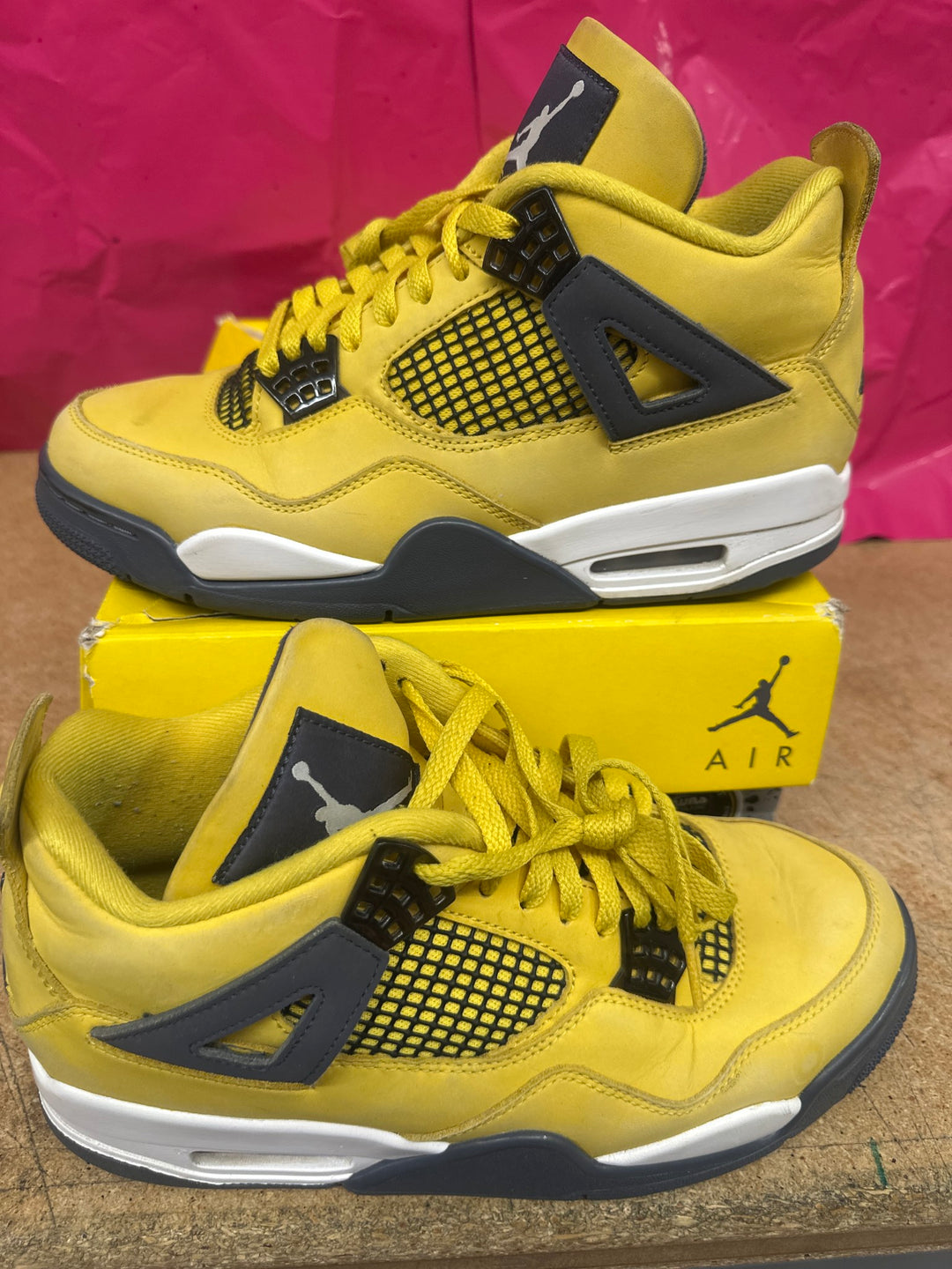 Jordan 4 Lightning Men 9 Used