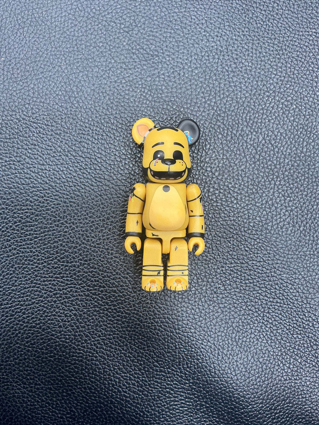 Be@rbrick Series 48 Horror: Golden Freddy (Chase) 100%
