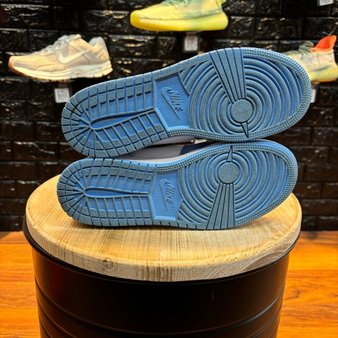 Jordan 1 Retro High University Blue - Gently Enjoyed (Used) Grade School 5.5 - Sneakers - Jawns on Fire Sneakers & Shoes