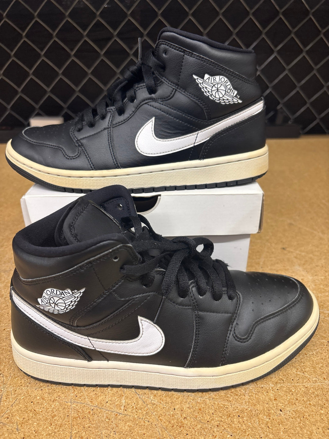 Jordan 1 Black (Men 8) Used
