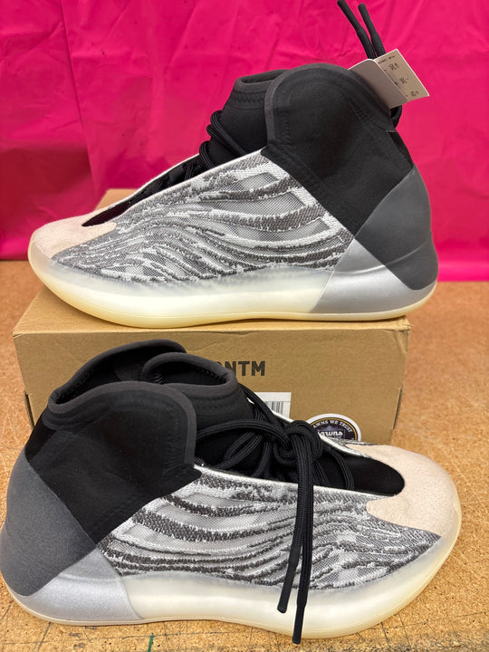 Yeezy Quantem Grey/Black Men 8.5 Used