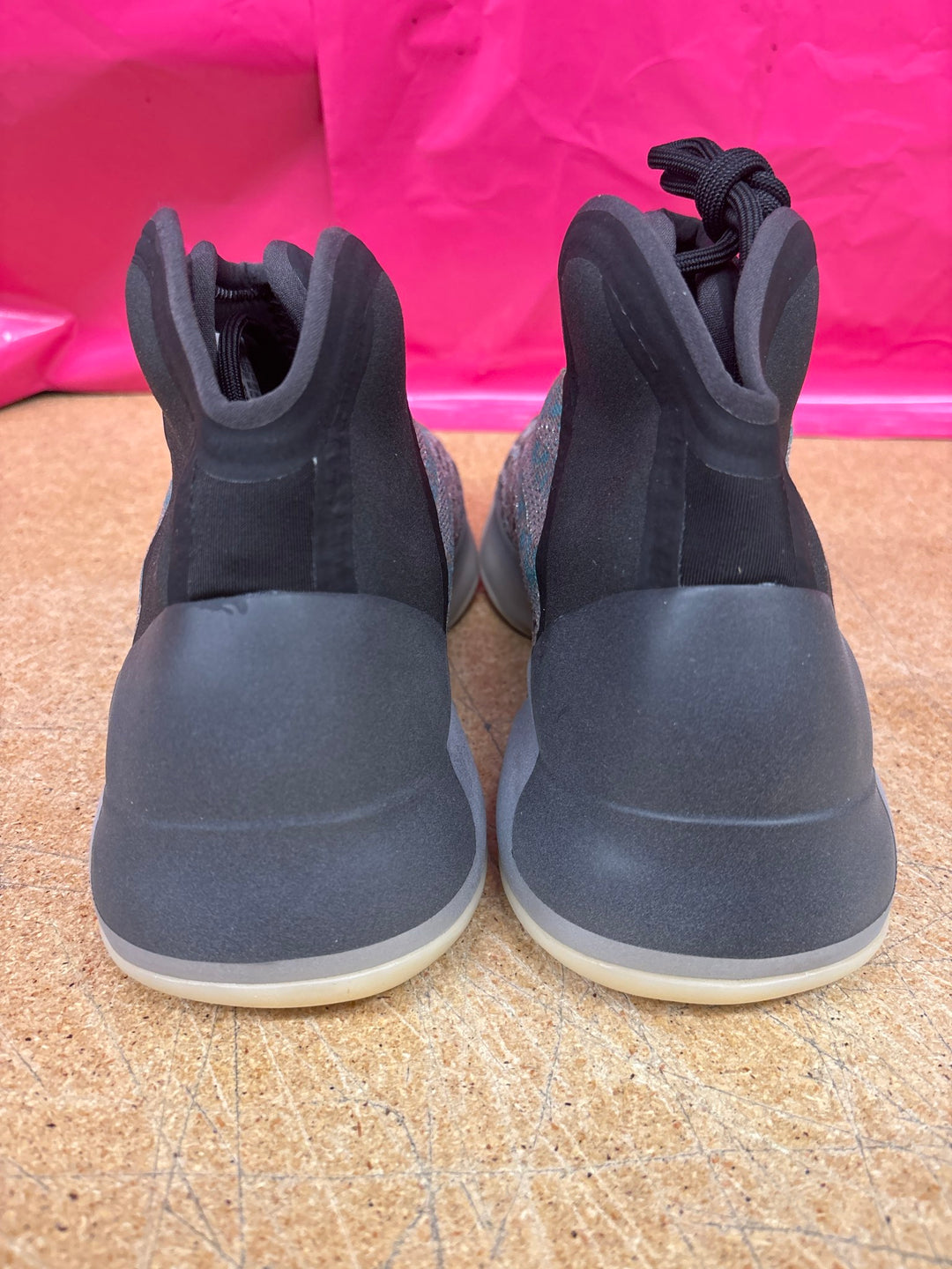 Yeezy Quantem Brown/Black Men 8.5 Used