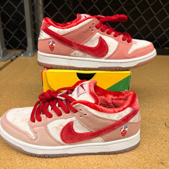 Nike SB Dunk Low StrangeLove Skateboards (Men 6) Used