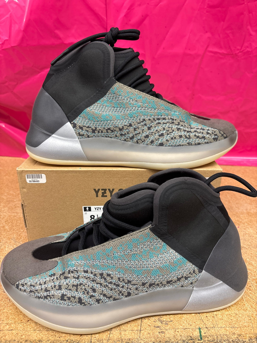 Yeezy Quantem Brown/Black Men 8.5 Used